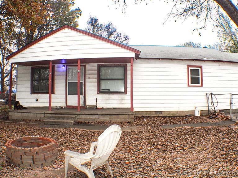 Listing photo 2