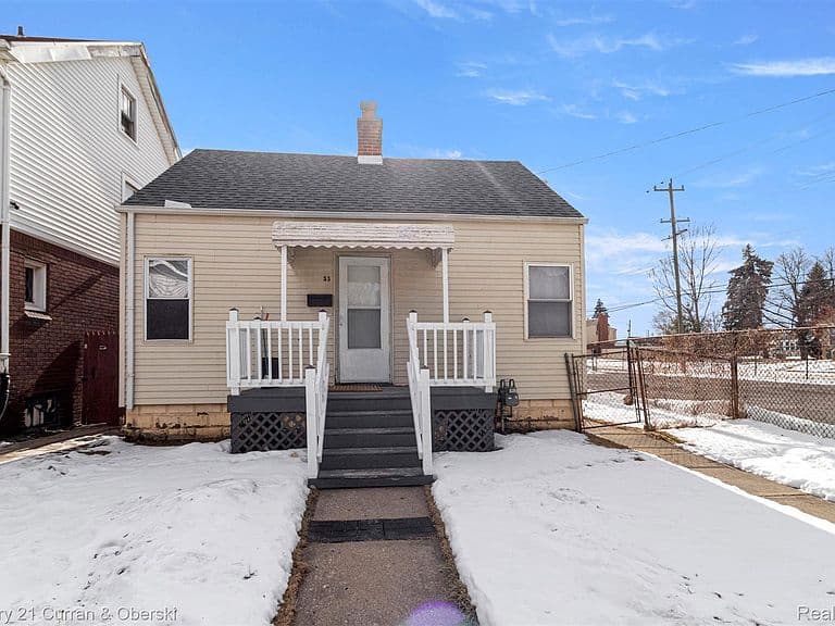 Listing photo 2