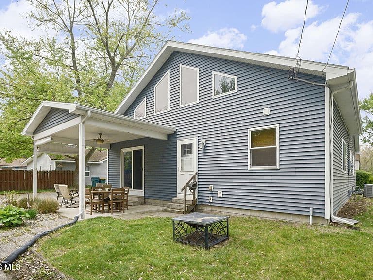 Listing photo 4