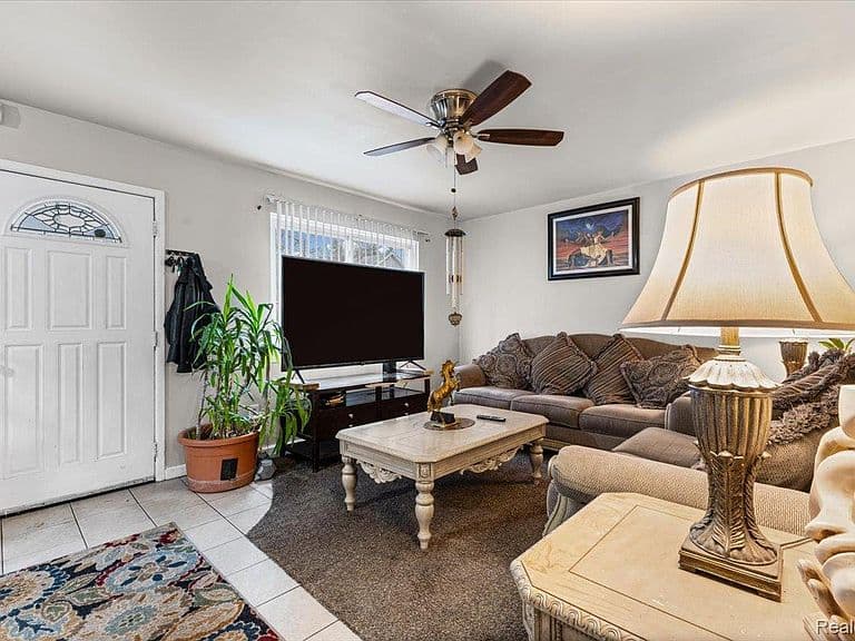 Listing photo 4