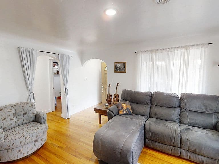 Listing photo 5