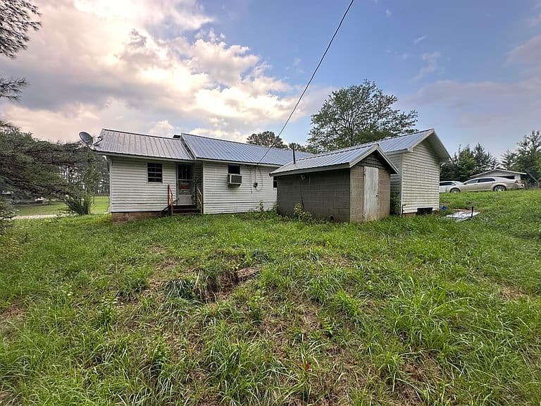 Listing photo 4