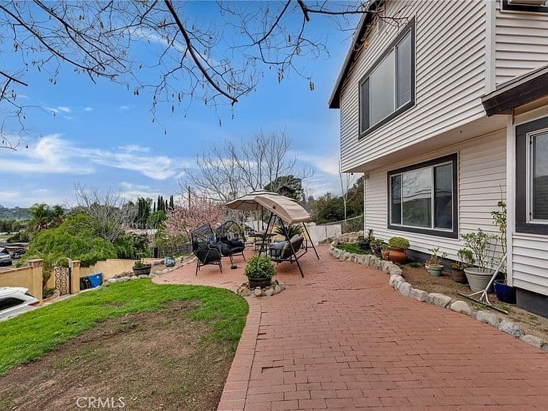 Listing photo 4