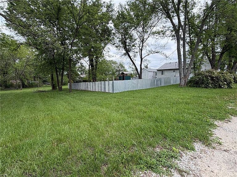 Listing photo 5