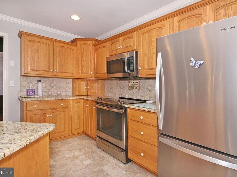 Listing photo 5