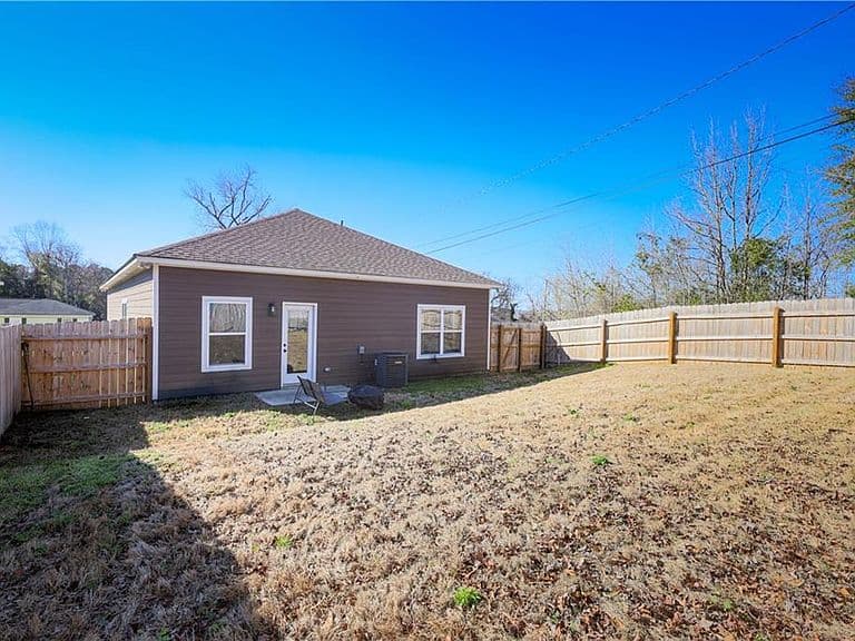 Listing photo 5