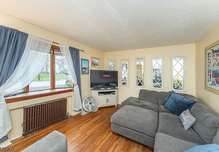 Listing photo 5