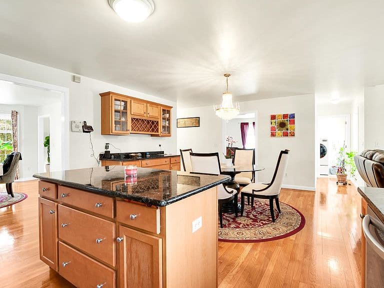 Listing photo 5