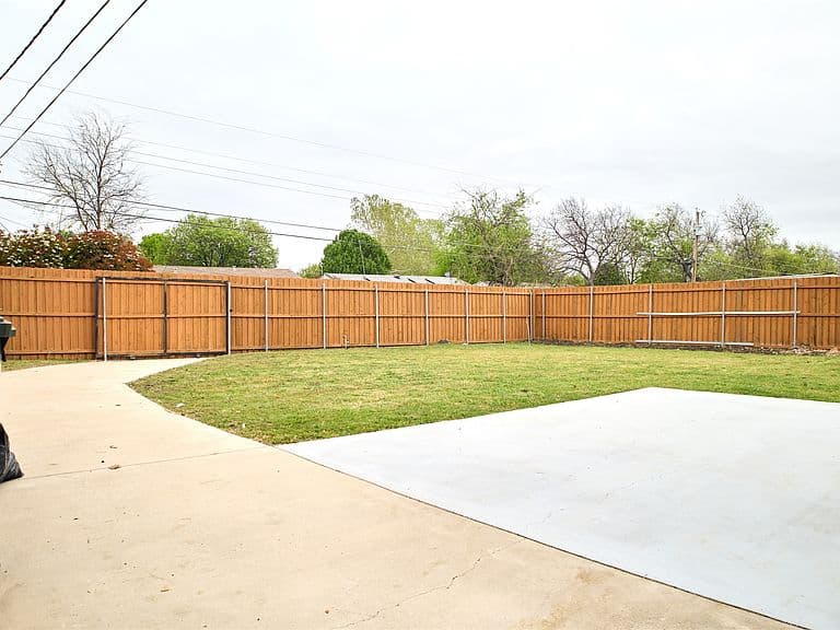 Listing photo 3