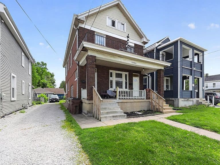 Listing photo 2