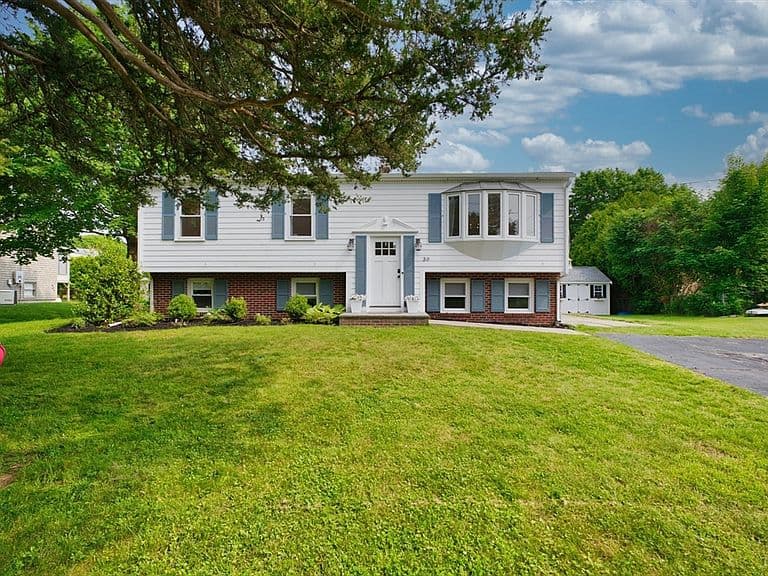 Listing photo 2