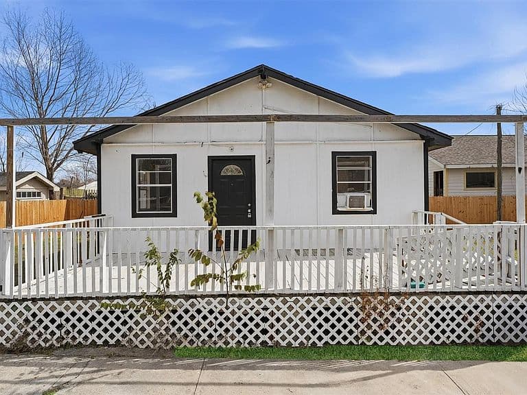 Listing photo 4