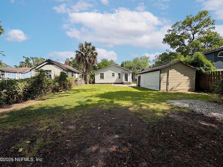 Listing photo 5