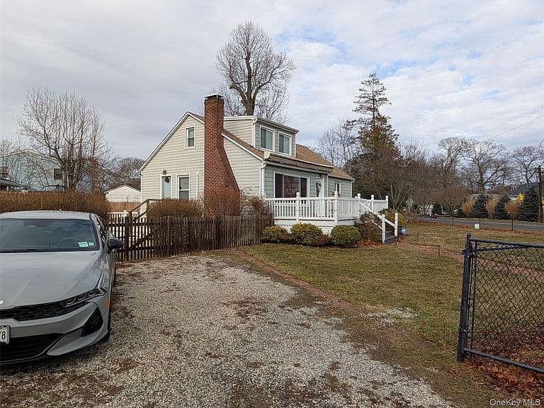 Listing photo 3