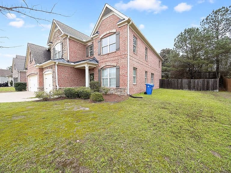Listing photo 2