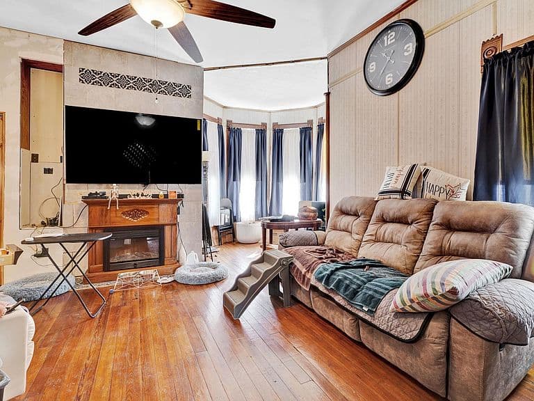 Listing photo 5