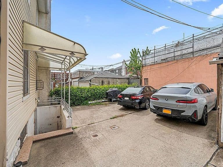 Listing photo 4