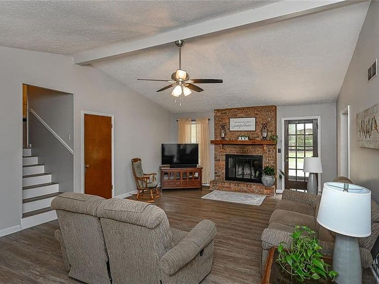 Listing photo 5