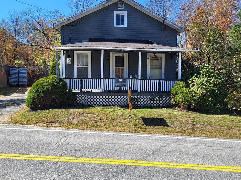 Listing photo 2