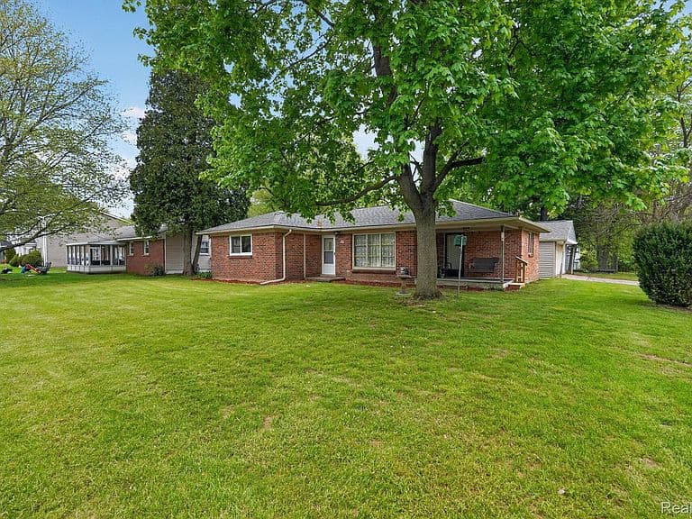 Listing photo 4