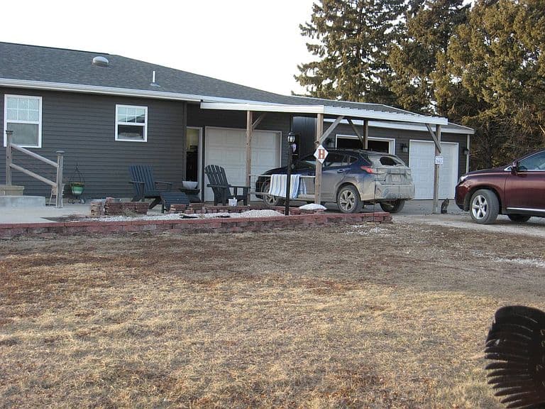 Listing photo 2