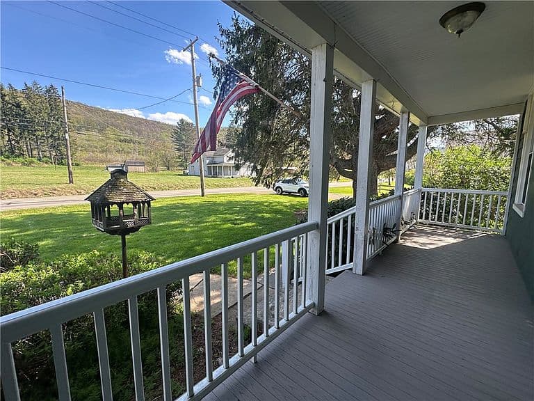 Listing photo 5