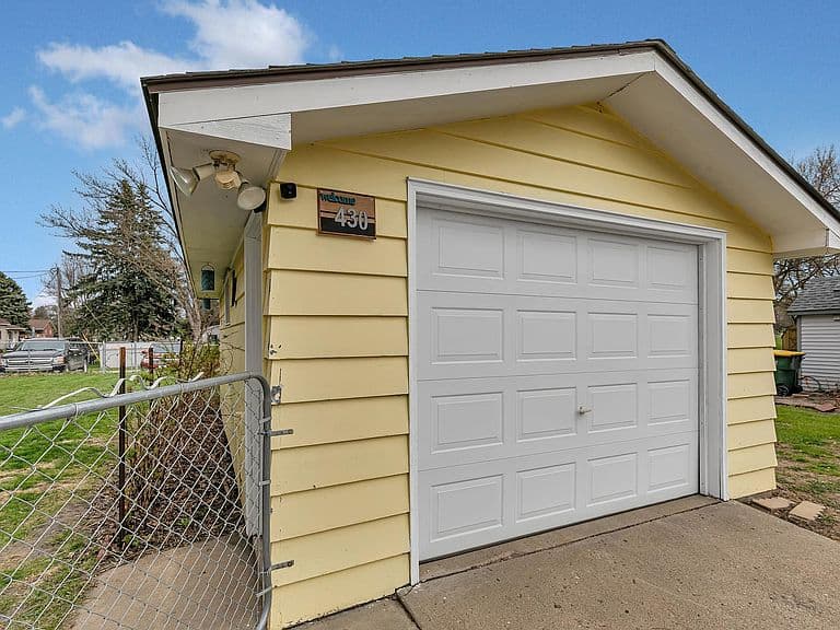 Listing photo 3