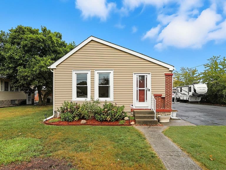 Listing photo 2