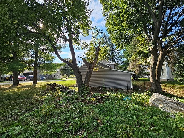 Listing photo 5