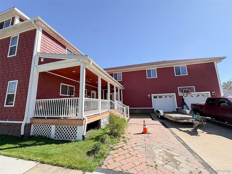 Listing photo 3