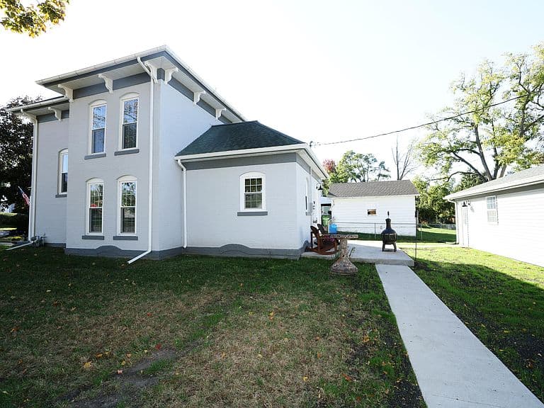 Listing photo 5