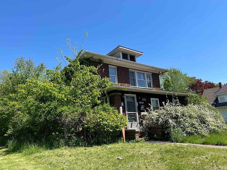 Listing photo 2