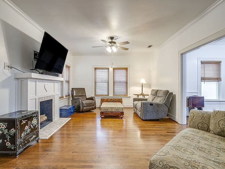 Listing photo 5