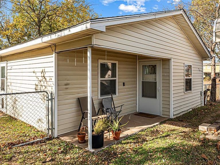 Listing photo 5