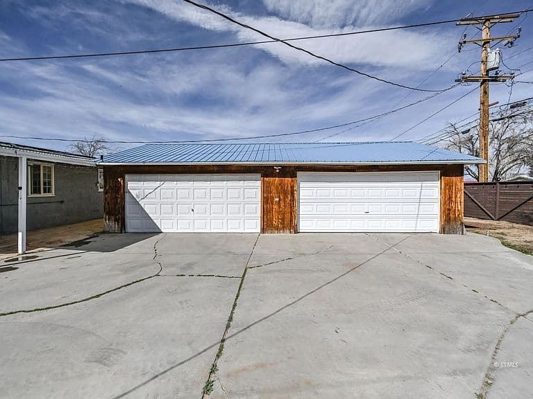 Listing photo 3