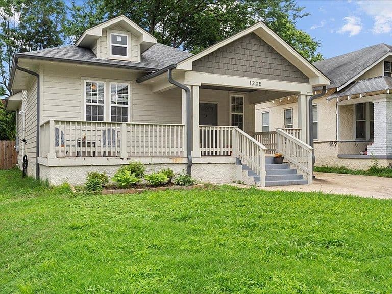 Listing photo 2