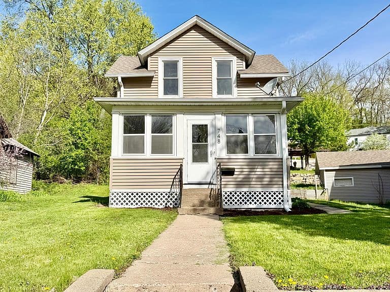 Listing photo 2