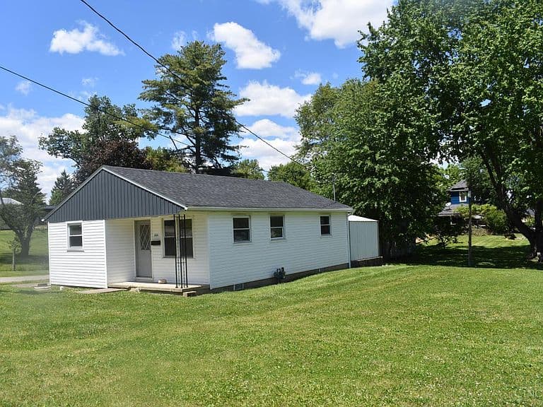 Listing photo 2