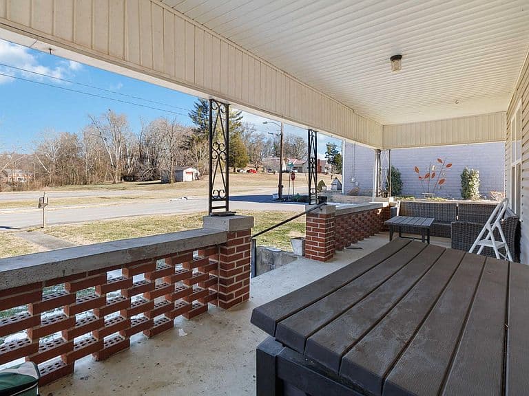 Listing photo 4