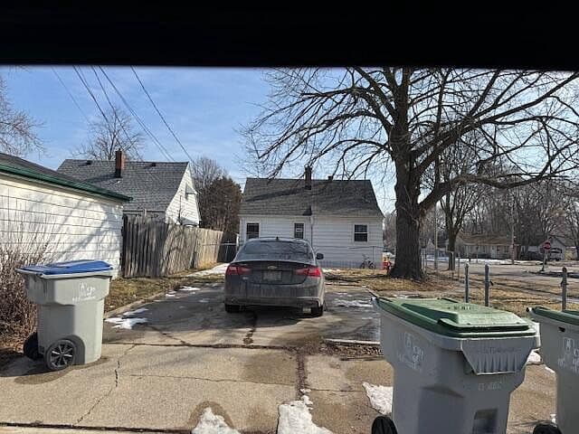 Listing photo 2