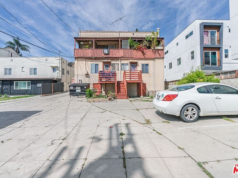 Listing photo 5