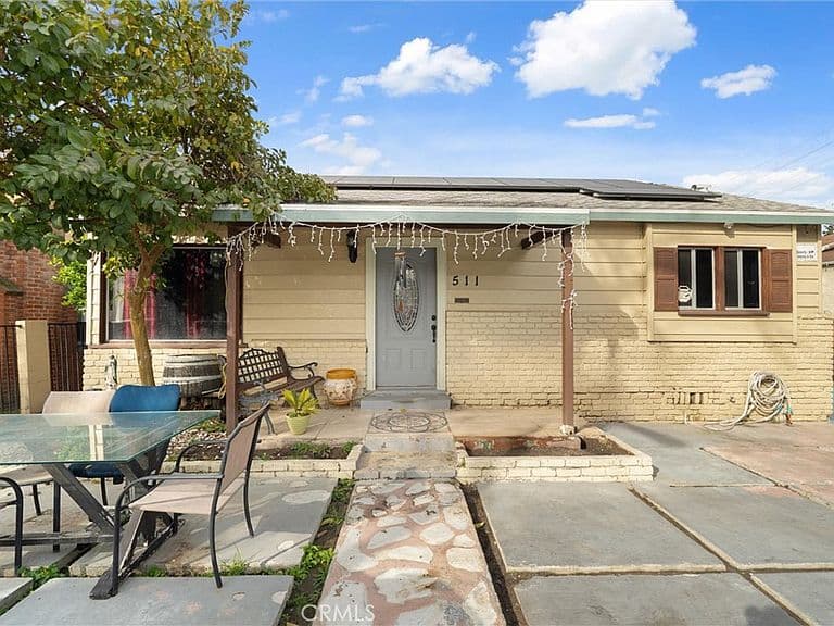 Listing photo 2