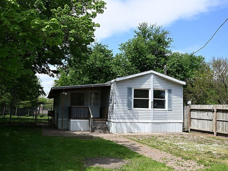Listing photo 3