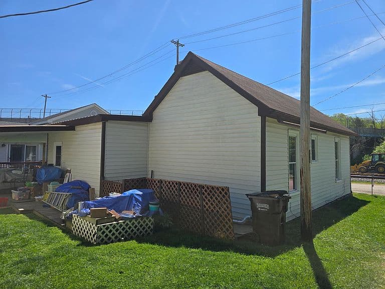 Listing photo 2