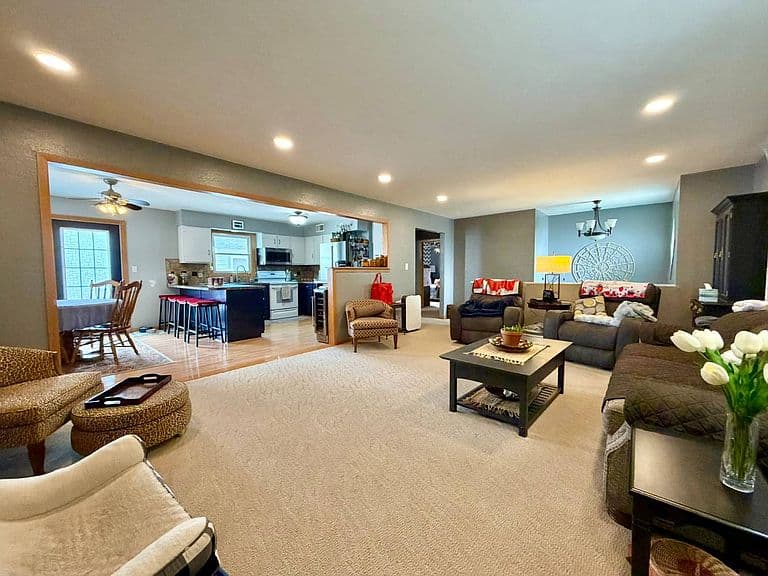 Listing photo 5
