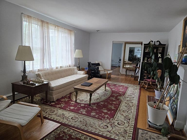 Listing photo 2