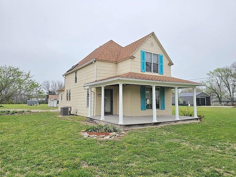 Listing photo 3