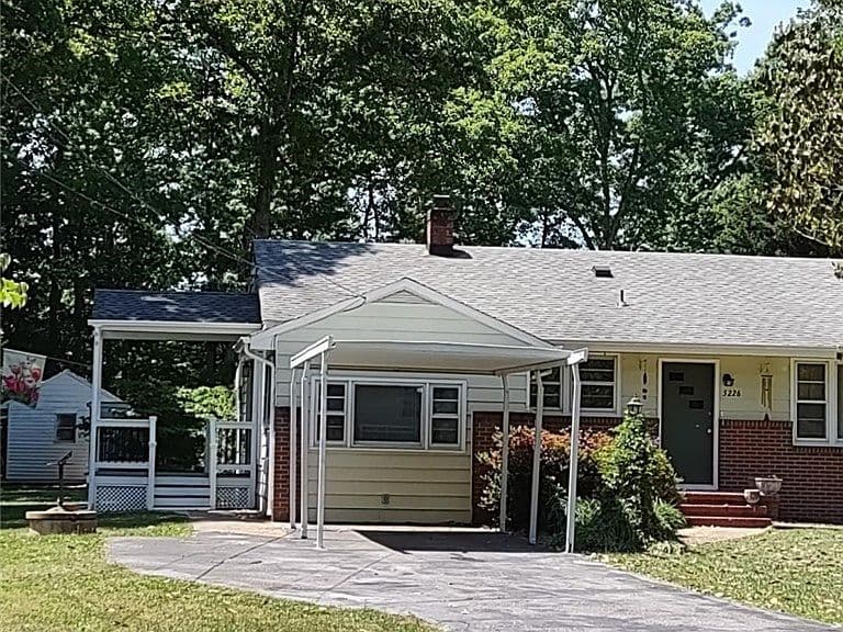 Listing photo 2