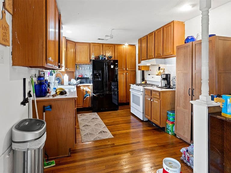 Listing photo 5