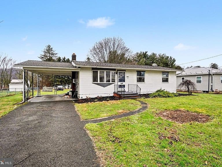 Listing photo 2